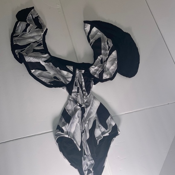 AZULU ruffle one piece Swimsuit New - Picture 1 of 11